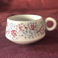Load image into Gallery viewer, Maiolica Tea Cup with Saucer Umbrian Rose