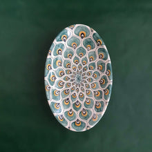Carica l'immagine nel visualizzatore di Gallery, Oval Serving Dish 'Green Peacock Feathers'