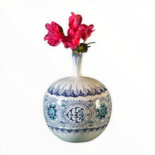 Load image into Gallery viewer, Ball Vase Little Palms