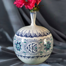 Load image into Gallery viewer, Ball Vase Little Palms