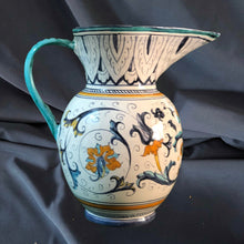 Load image into Gallery viewer, Beak Carafe