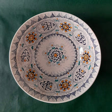Carica l&#39;immagine nel visualizzatore di Gallery, Majolica serving bowl 25cm diameter Little Palms decor
