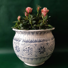 Load image into Gallery viewer, handmade ceramics maiolica pottery flower pot 
