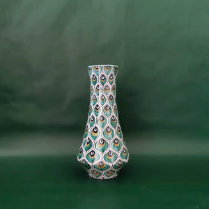 Flower vase footed cone 'Green Peacock Feathers'