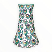 Carica l&#39;immagine nel visualizzatore di Gallery, Flower Vase cone &#39;Green Peacock Feathers&#39;
