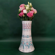 Carica l&#39;immagine nel visualizzatore di Gallery, Flower Vase &#39;Elia&#39;
